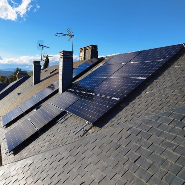 Instalación de autoconsumo solar conectada a la red